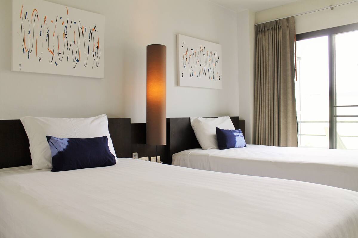 Standard Twin Room | In-room safe, WiFi (free)