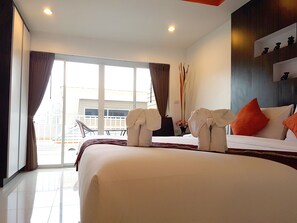 Zimmersafe, Schreibtisch, kostenlose Babybetten, Zustellbetten