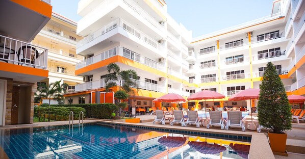 2 Außenpools, Liegestühle