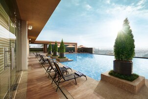 Free minibar, in-room safe, desk, soundproofing