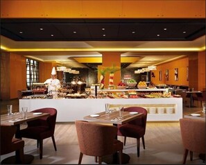 Free minibar, in-room safe, desk, soundproofing - Sunway Lagoon Hotel (formerly Sunway Clio Hotel) (Petaling Jaya)