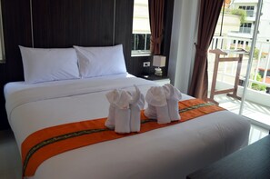 Apartment, 2 Bedrooms | In-room safe, desk, blackout drapes, rollaway beds - Sunset Apartments (Pattaya)
