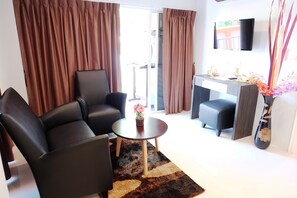Living room - Sunset Apartments (Pattaya)