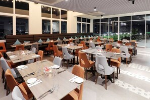 Tägliches Frühstücksbuffet gegen Gebühr