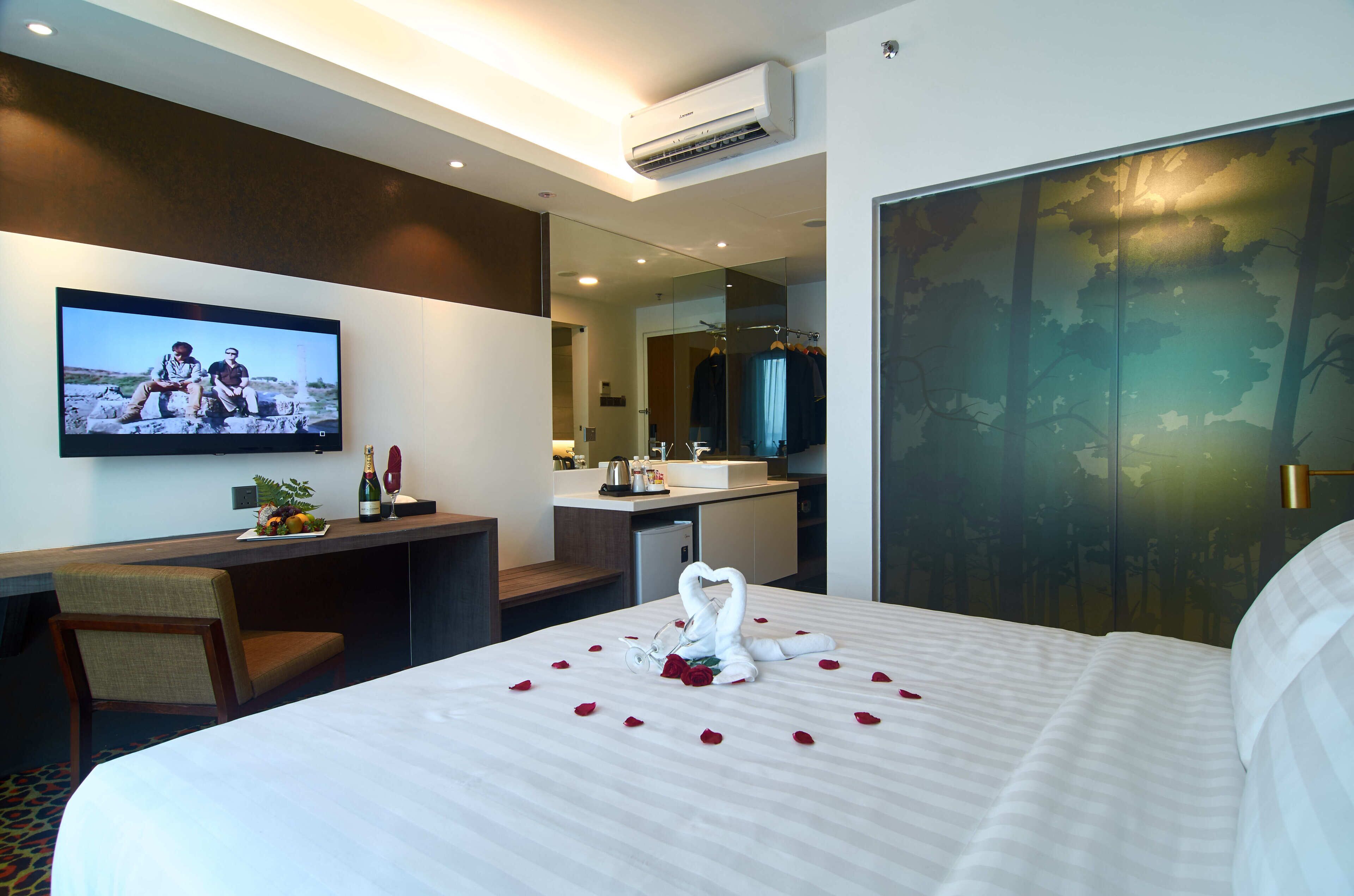In-room safe, desk, blackout curtains, free WiFi