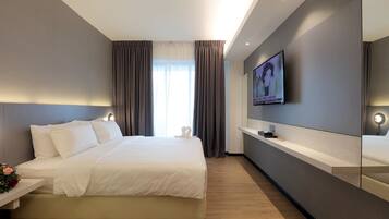 Suite (Silver) | Caja de seguridad en la habitación, escritorio y cortinas blackout