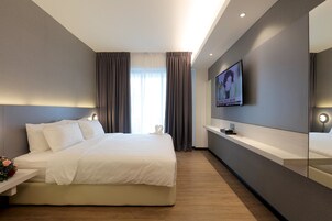Silver Suite | In-room safe, desk, blackout drapes, free WiFi