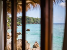 Deluxe-bungalow | Minibar, pengeskab på værelset, lydisolering, sengetøj