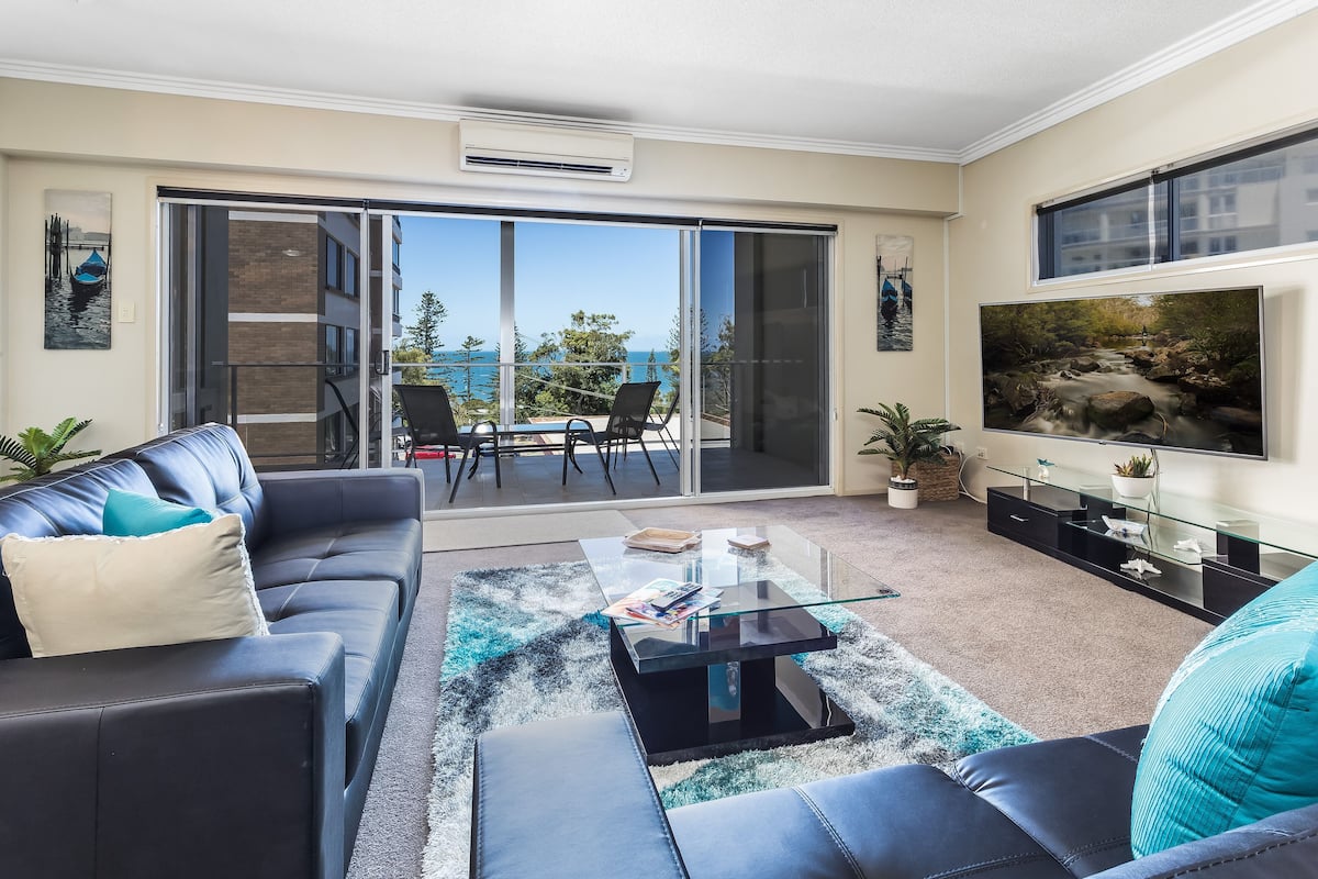 Family Apartment | Living area | 42-inch flat-screen TV with digital channels, TV