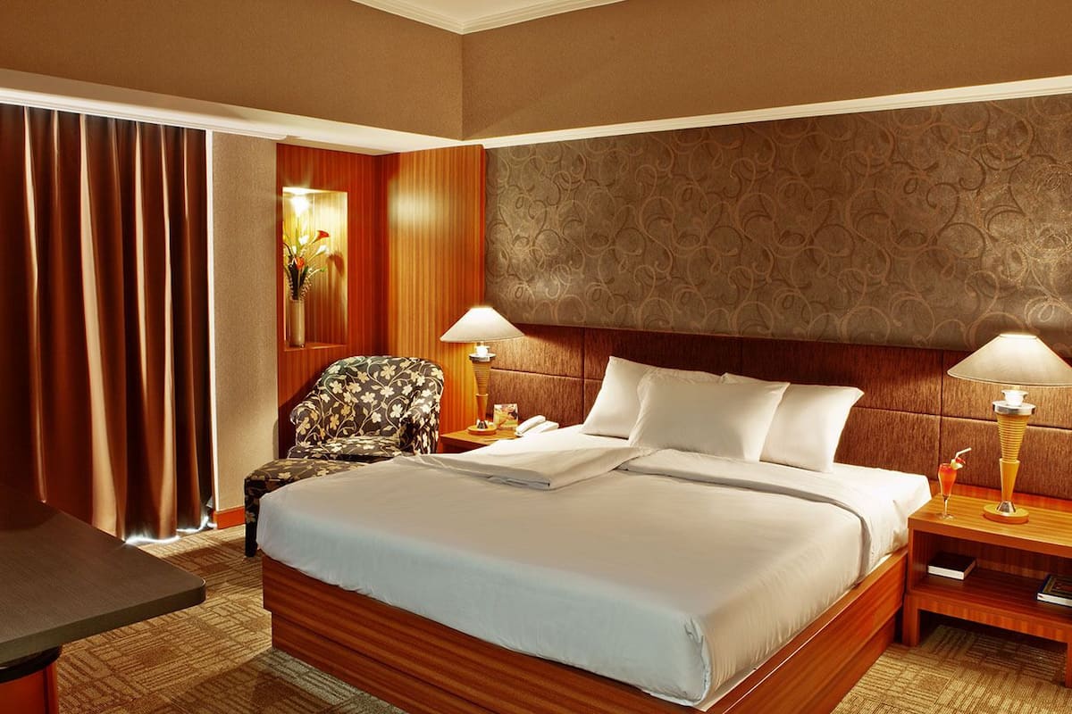 Habitación Grand | Ropa de cama de alta calidad, escritorio, cortinas opacas