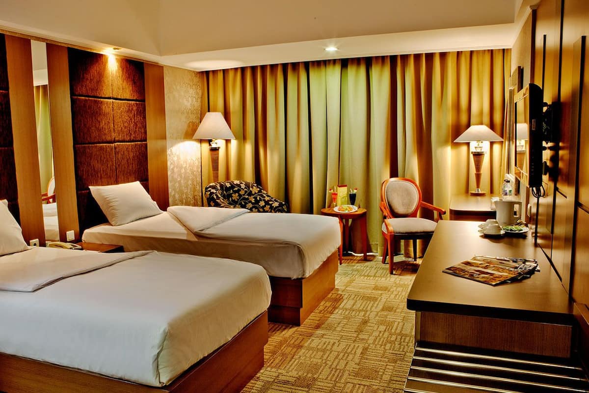 Habitación Grand | Ropa de cama de alta calidad, escritorio, cortinas opacas