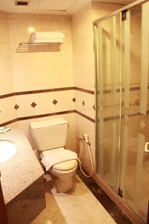 Bathroom - Treva International Hotel (Jakarta)