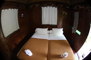 Individually decorated, desk, rollaway beds, free WiFi - Omah Garengpoeng (Borobudur)