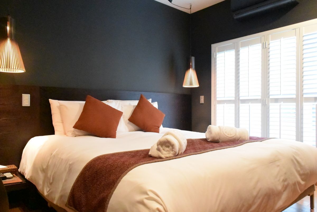 room (alpine 1) | desk, iron/ironing board, free wifi, bed sheets