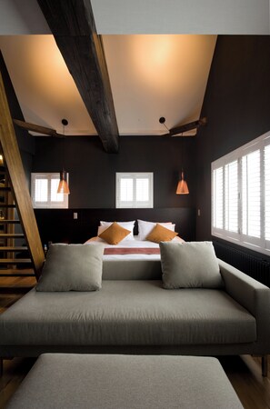 Bureau, fer et planche à repasser, Wi-Fi gratuit, draps fournis