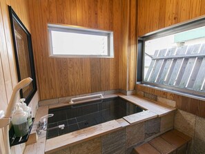 Combined shower/tub, deep soaking tub, free toiletries, hair dryer
