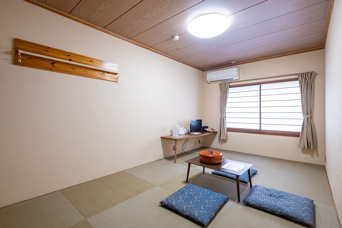 Japanese Style Room, Shared Bathroom, 2 People | Down duvets, desk, free WiFi, bed sheets