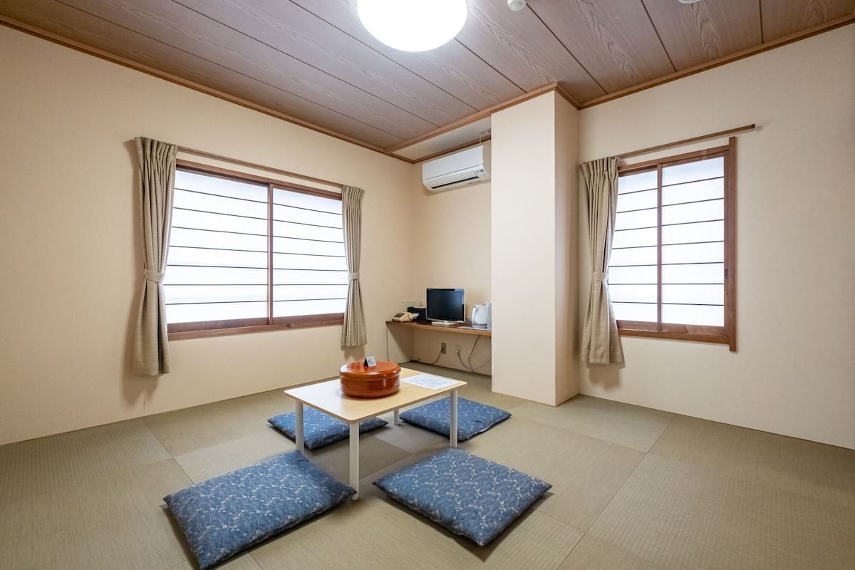 Japanese Style Room, Shared Bathroom, 3 People | Down duvets, desk, free WiFi, bed sheets