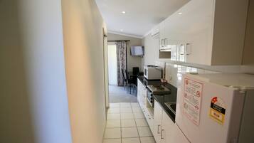 Lemongum | Private kitchen | Microwave, electric kettle, cookware/dishes/utensils