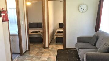 Cabin, 2 Queen Beds | Desk, laptop workspace, free WiFi, bed sheets