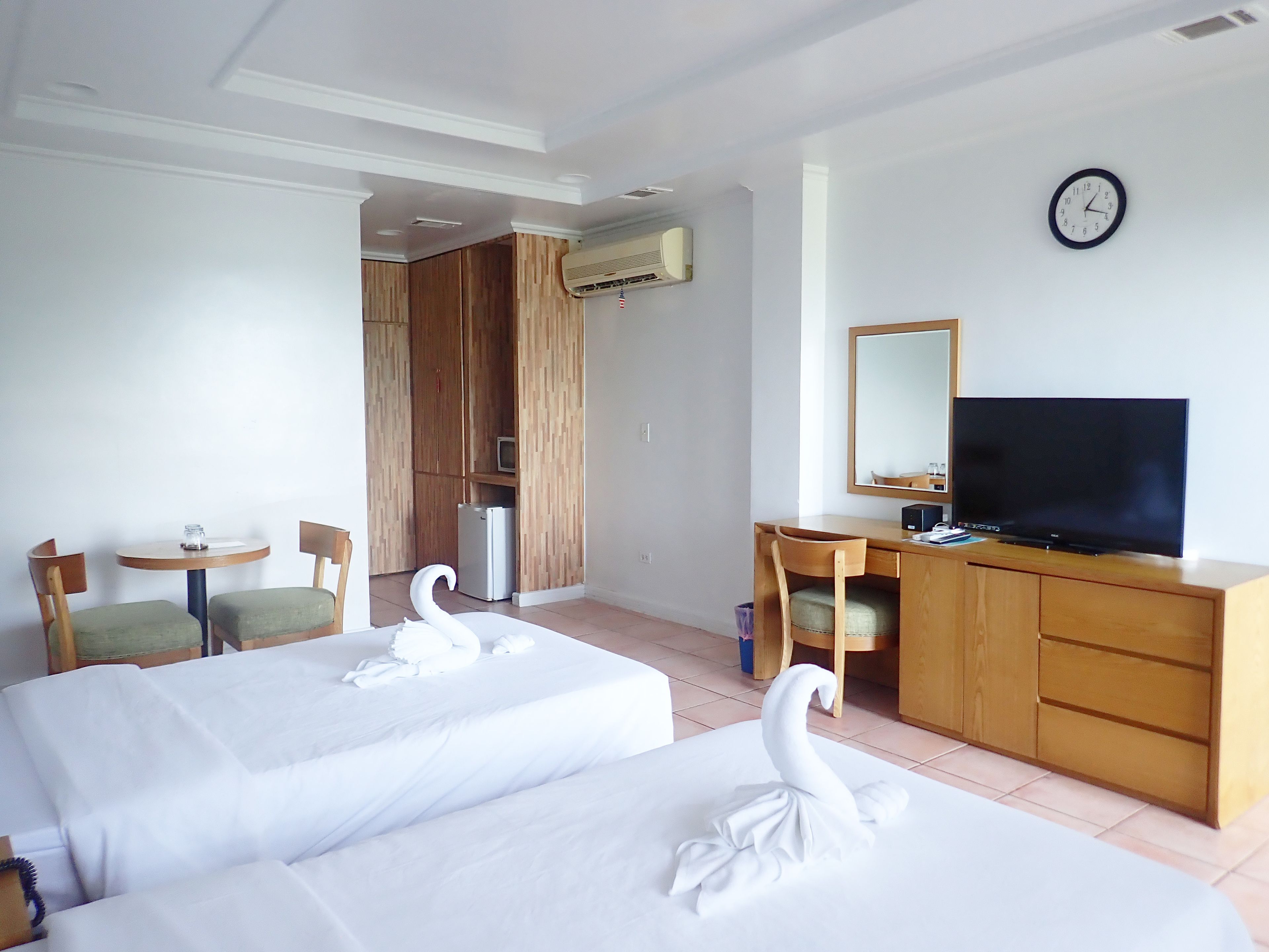 Standard-Zweibettzimmer | Wohnbereich | Flachbildfernseher