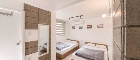 Deluxe Quadruple Room | Desk, laptop workspace, free WiFi