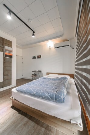 Comfort Double Room | Desk, laptop workspace, free WiFi - Itaewon Inn (Seoul)