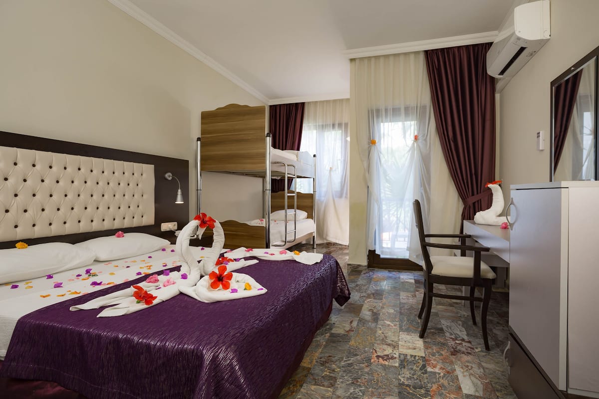 Premium bedding, minibar, in-room safe, desk