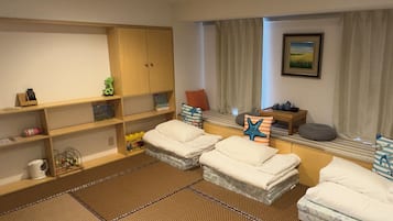 Japanese-Style Family Room, Non Smoking (For 4 people) | Desk, free WiFi, bed sheets