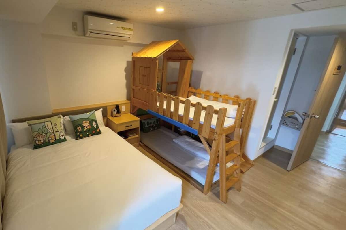 Desk, WiFi (free), bed sheets