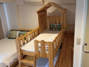 Family Triple Room, Non Smoking | Desk, free WiFi, bed sheets - Victoria Hotel Naha (Naha)