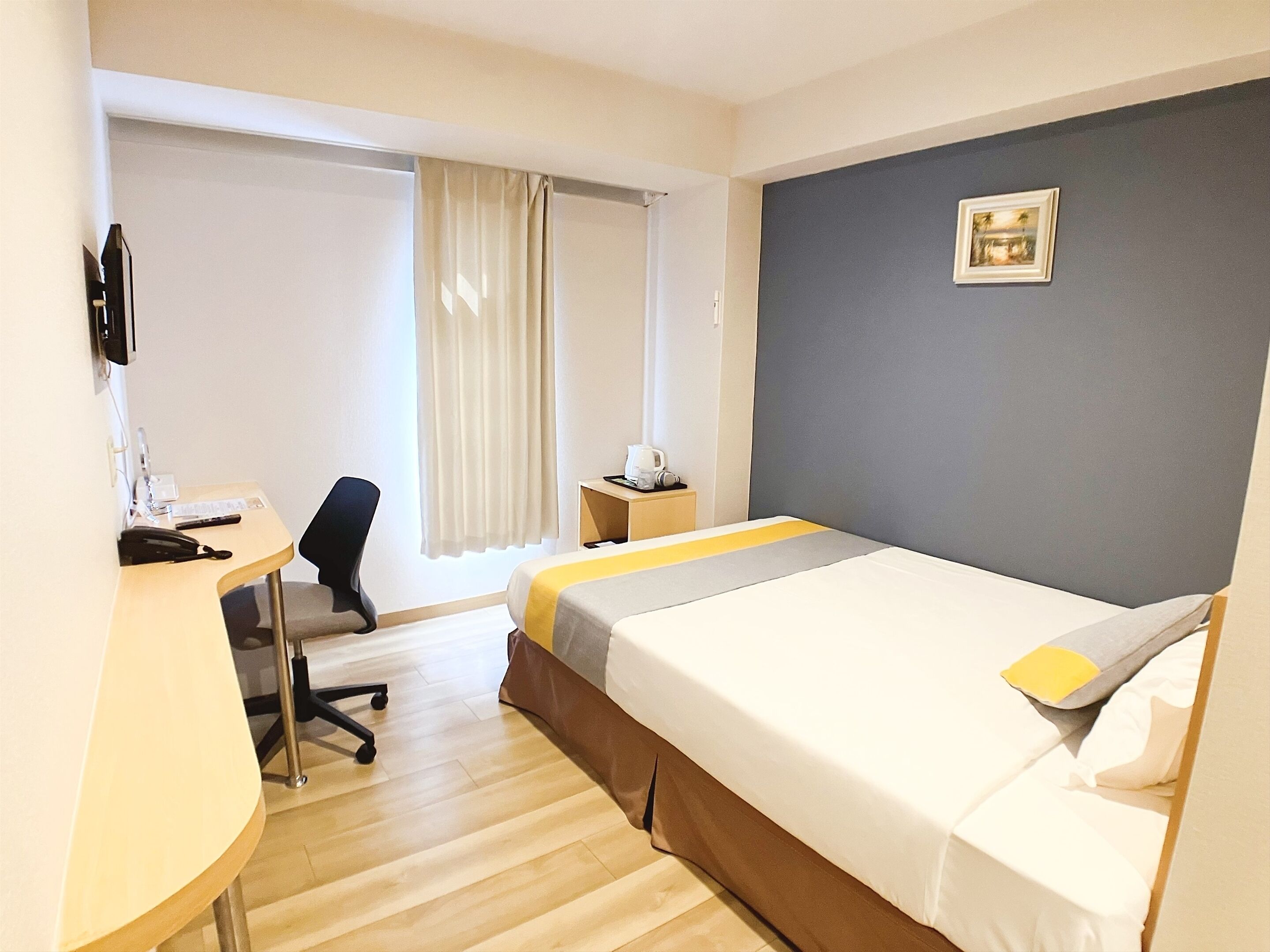 Double Room, Non Smoking | Desk, free WiFi, bed sheets