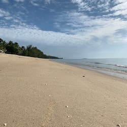 Private beach, free beach cabanas, beach towels