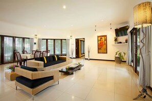 プレミアム ヴィラ プールアクセス プールビュー | リビングルーム | 薄型テレビ、DVD プレーヤー