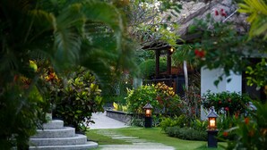 A garden pathway with steps leading to a gazebo, surrounded by lush greenery and decorative lanterns. - Villa L'Orange Bali (Gianyar)