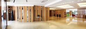 A spacious lobby with wooden paneling, a reception desk, and a view of the outdoors. - Century Hotel Taoyuan (Taoyuan City)
