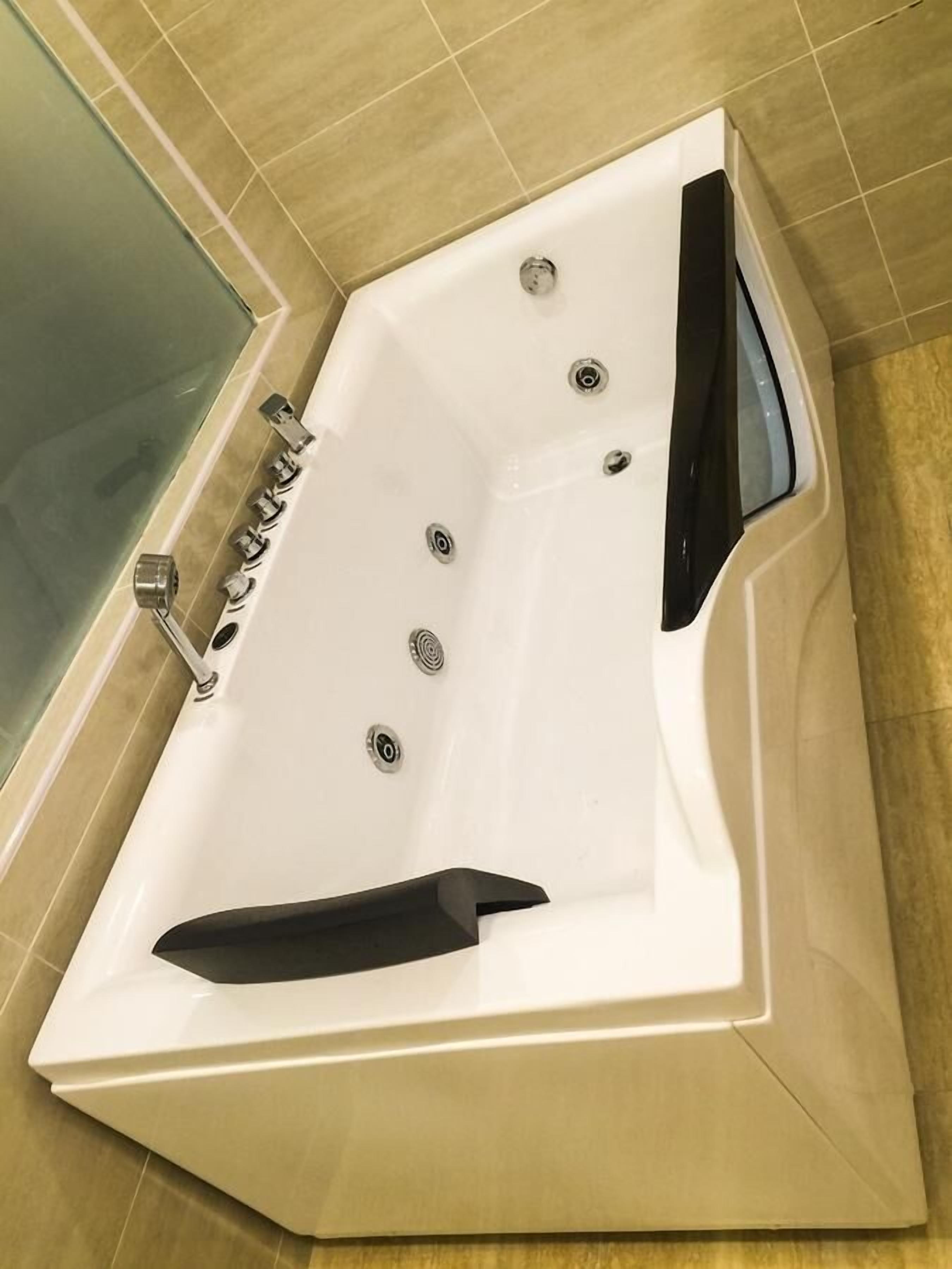 vip room with jacuzzi  | jetted bathtub