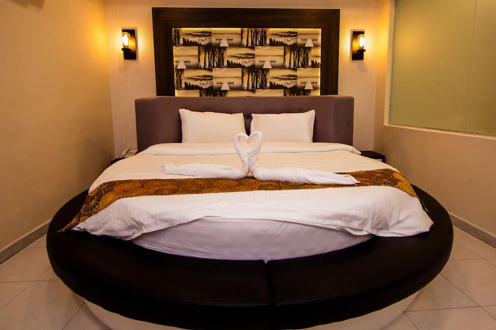 Louis Hotel