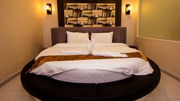 VIP Room with Jacuzzi  | Bathroom | Free toiletries, hair dryer, slippers, towels
