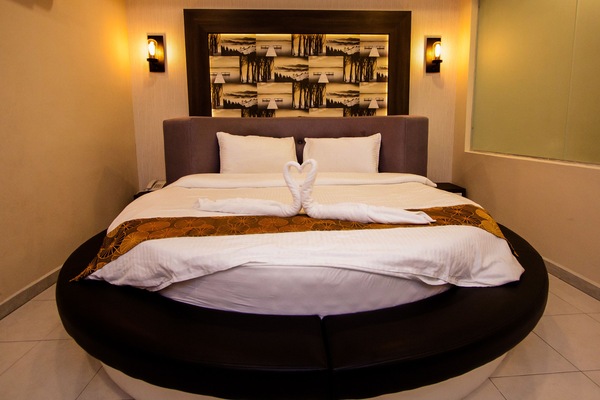 VIP Room with Jacuzzi | Bathroom | Free toiletries, hair dryer, slippers, bidet