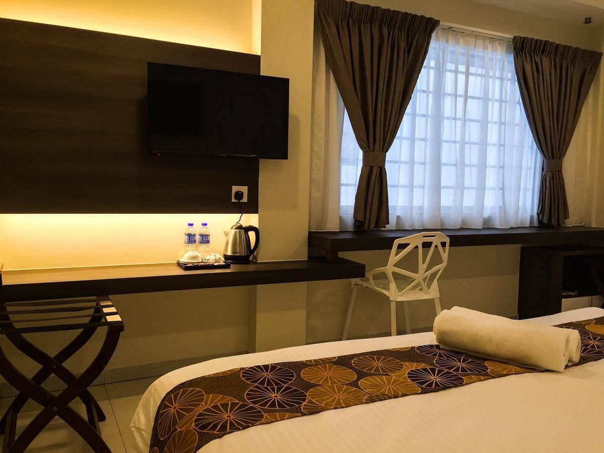 in-room safe, desk, iron/ironing board, free wifi