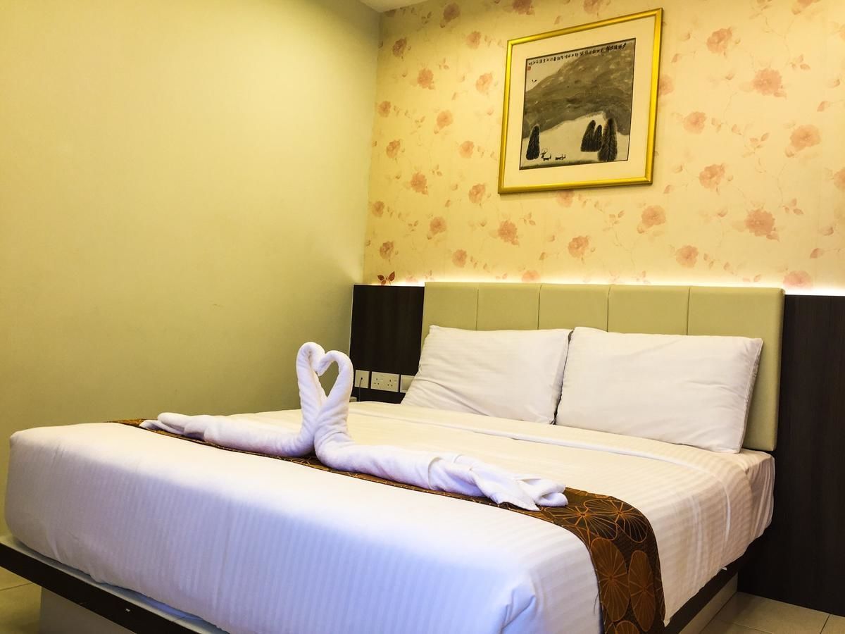deluxe twin room | in-room safe, desk, iron/ironing board, free wifi