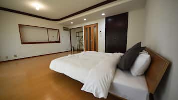 Deluxe House | Individually decorated, desk, iron/ironing board, cribs/infant beds