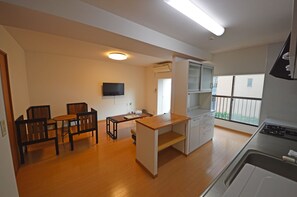 Deluxe House | Living room | 42-inch flat-screen TV with digital channels, TV
