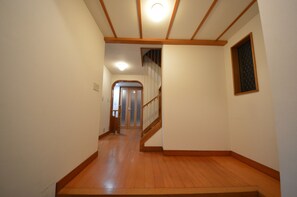 Deluxe House | Individually decorated, desk, iron/ironing board, cribs/infant beds