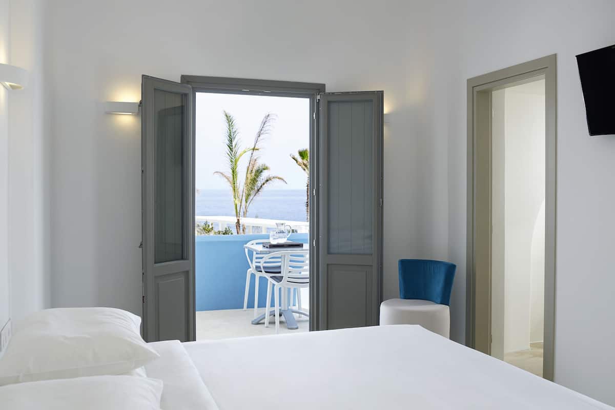 comfort room, hot tub, pool view | view from room