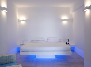 Superior Room, Hot Tub, Pool View | Egyptian cotton sheets, premium bedding, Select Comfort beds, minibar