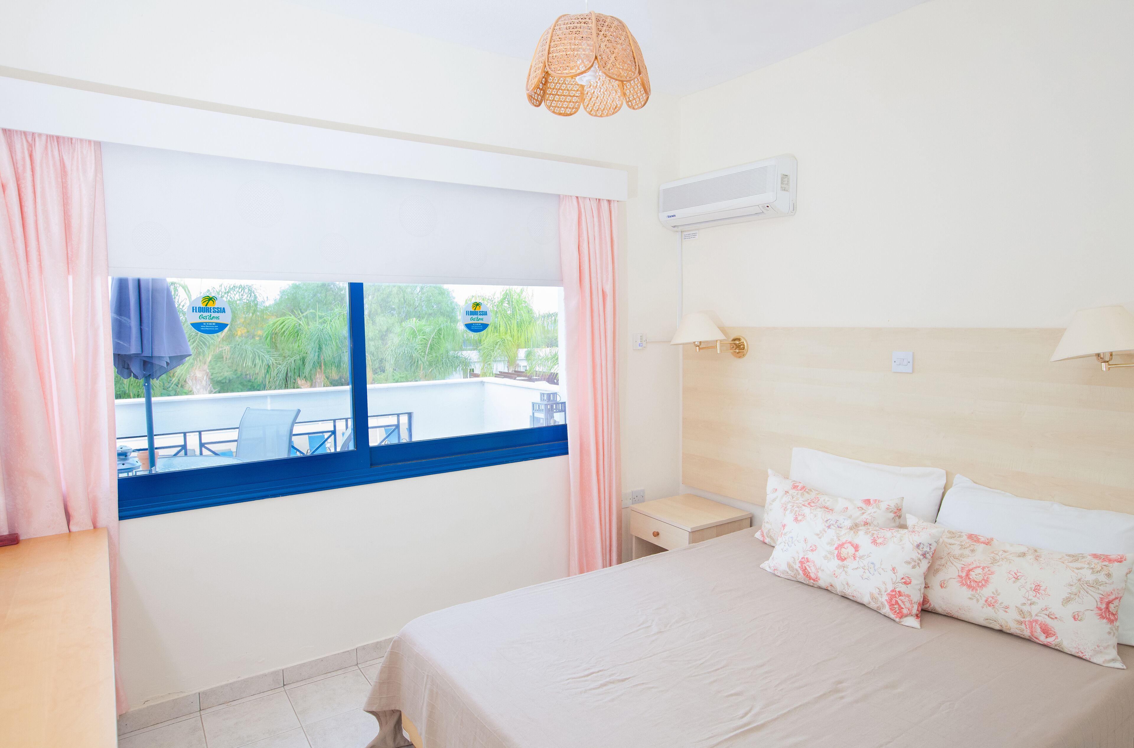 In-room safe, soundproofing, iron/ironing board, free WiFi