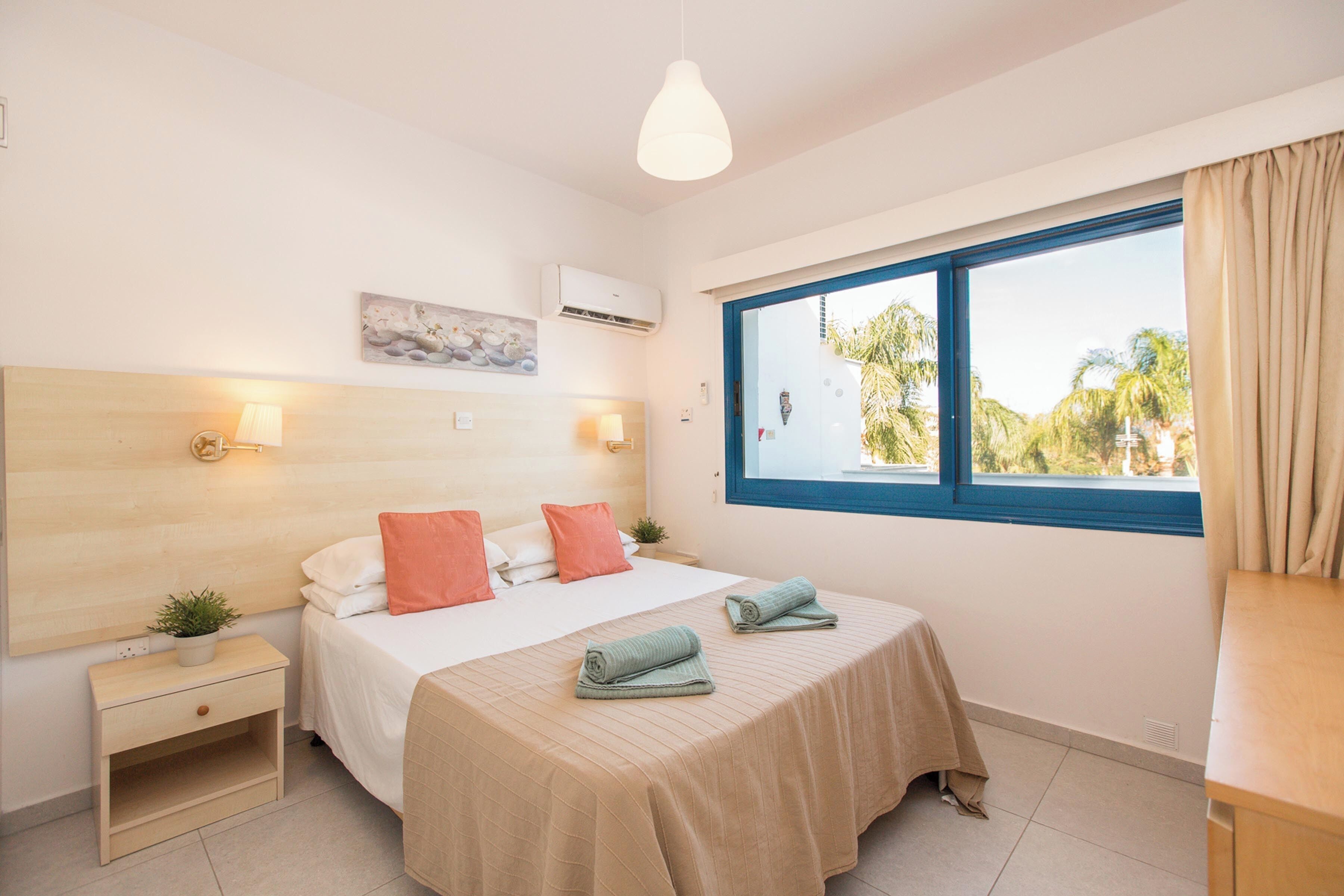 In-room safe, soundproofing, iron/ironing board, free WiFi