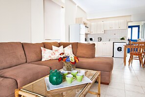 Flat-screen TV - Flouressia Gardens (Paralimni)